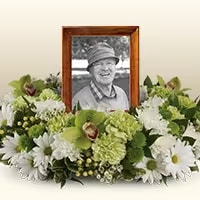 photo and urn